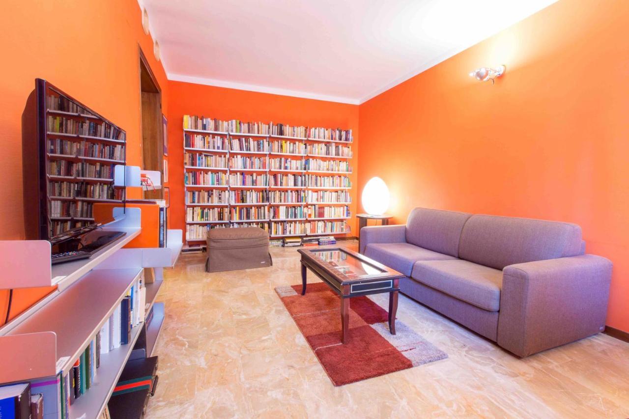 Art Painting With Canal View Apartament